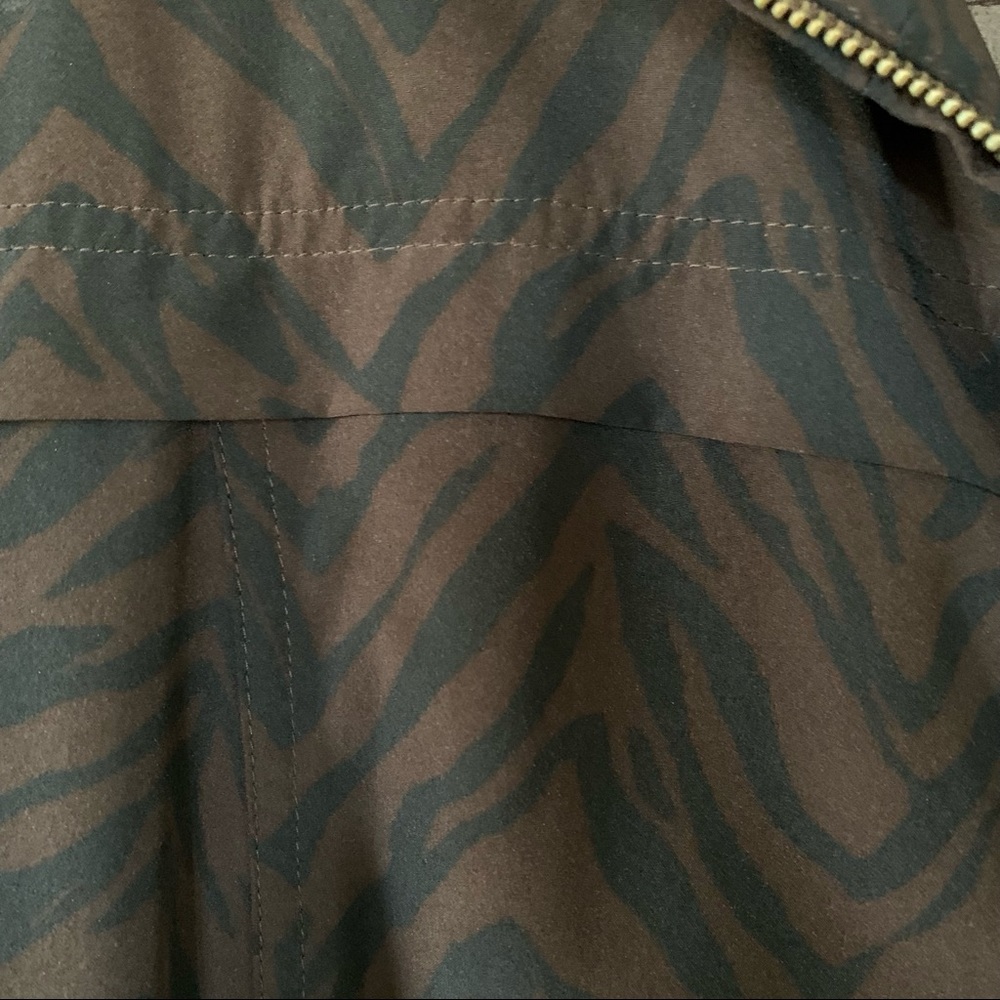 Chico’s Animal Print Brown and Black Zip Front Casual Blazer Size Large - Picture 3 of 13